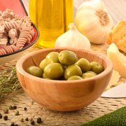Olive verdi dolci intere in salamoia confezionate in sacchetto peso totale 800g - 500g sgocc.